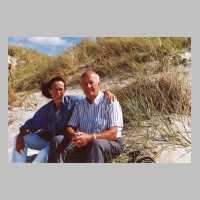 061-1005 Vater Erich Weidner aus Leissienen und Tochter Sigrid zum ersten Mal seit 1945 auf ostpreussischem Boden..jpg